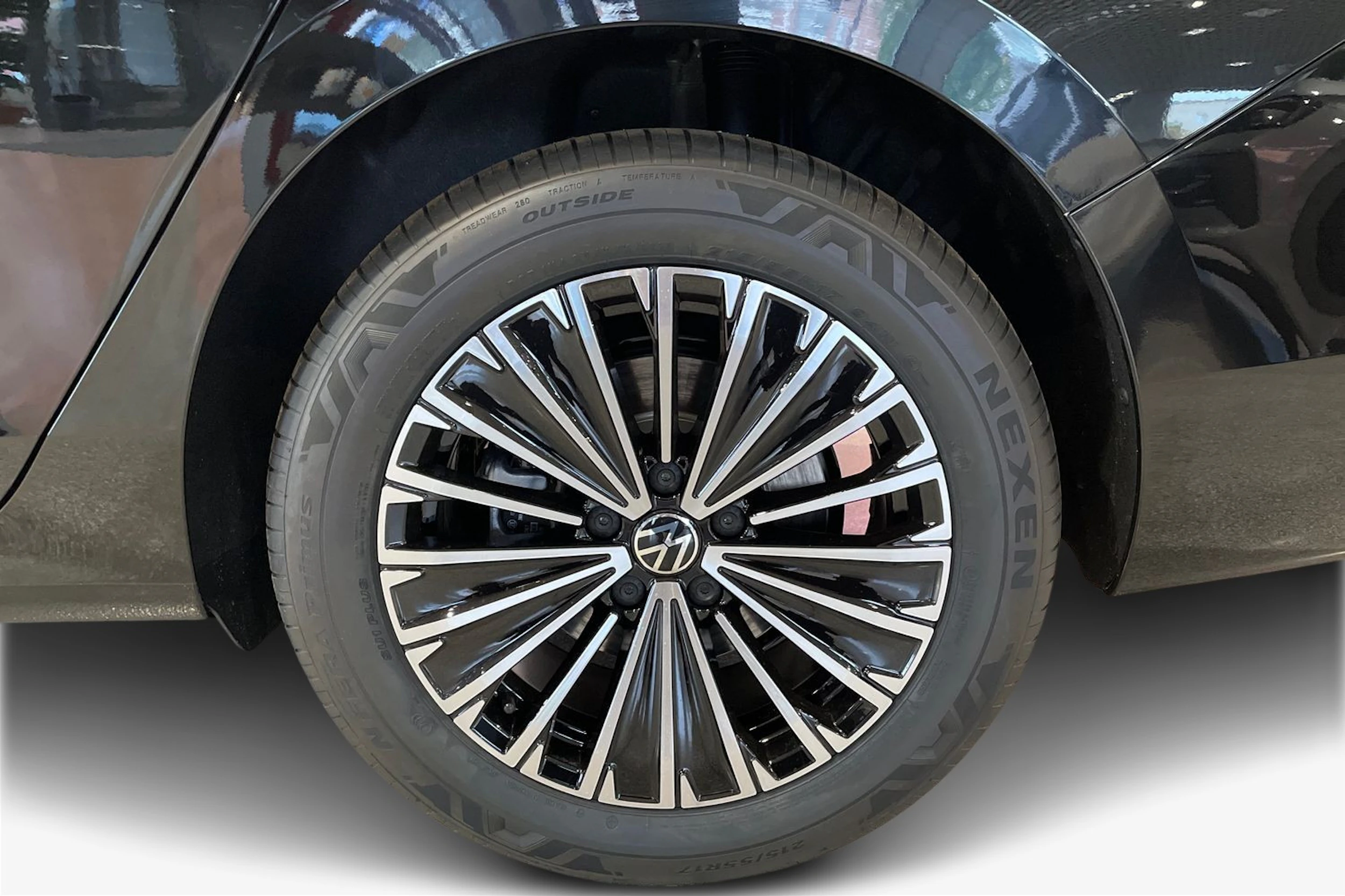 musta Volkswagen Passat 2026 kuva 9.