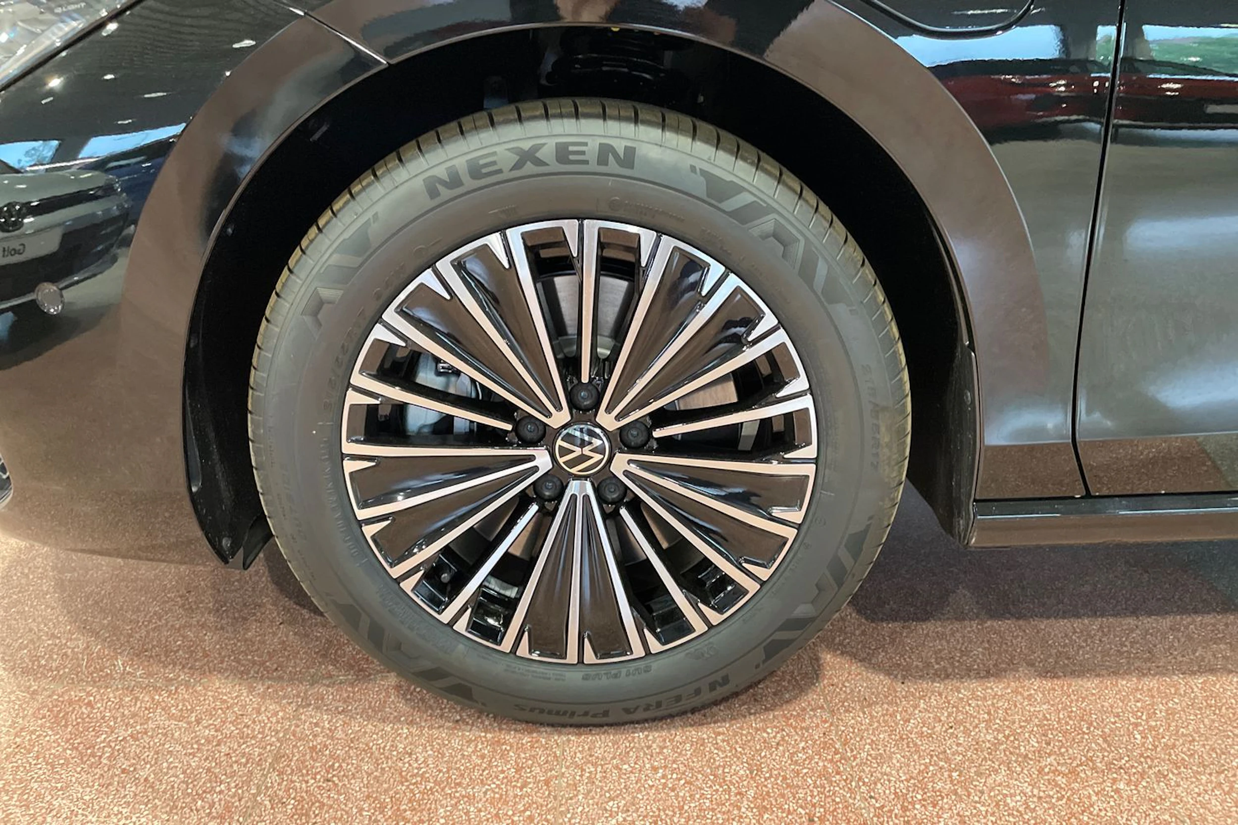 musta Volkswagen Passat 2026 kuva 10.
