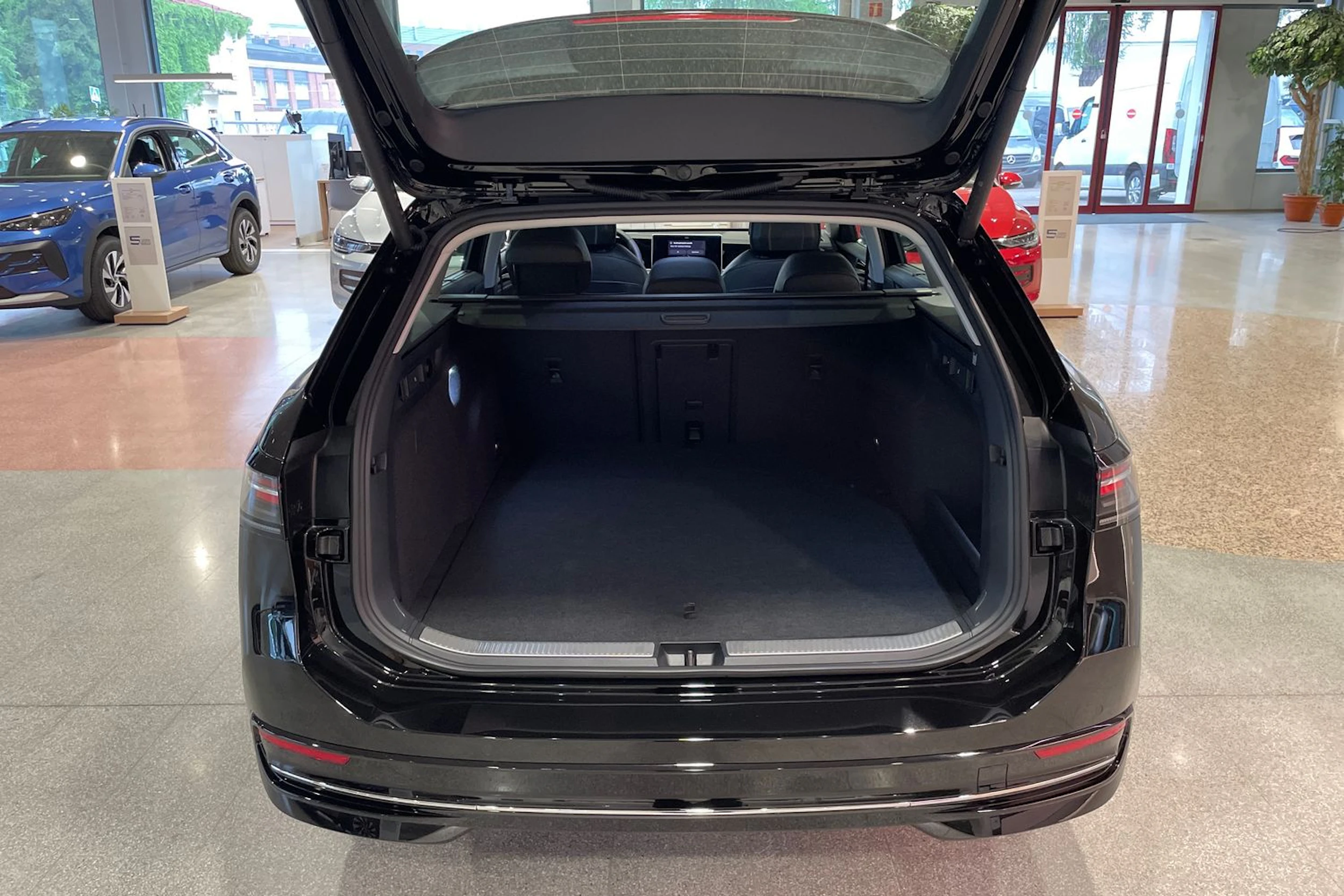 musta Volkswagen Passat 2026 kuva 11.