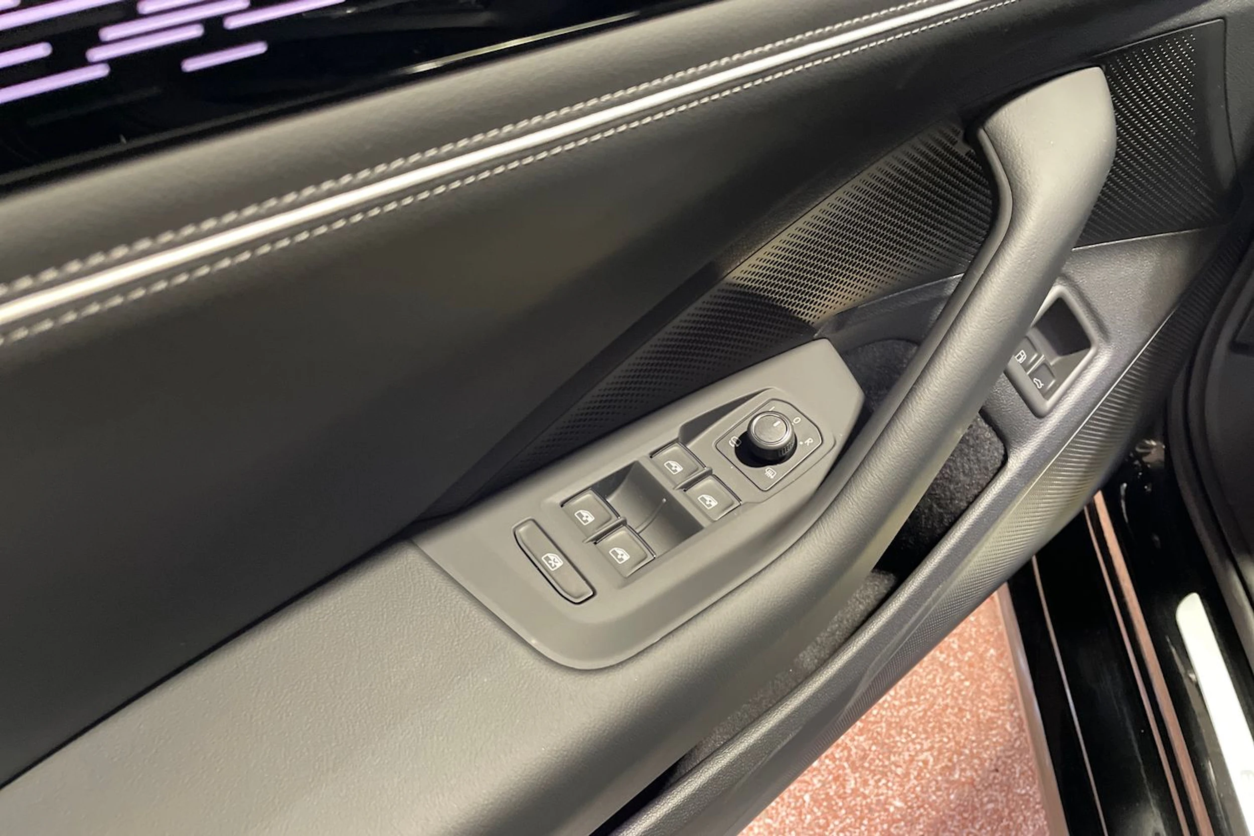 musta Volkswagen Passat 2026 kuva 13.