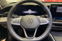 musta Volkswagen Passat 2026 kuva 14.