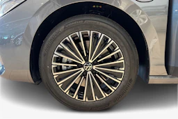 harmaa Volkswagen Passat 2026 kuva 9.