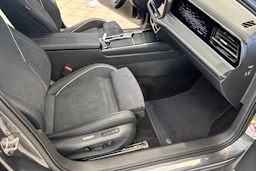 harmaa Volkswagen Passat 2026 kuva 11.