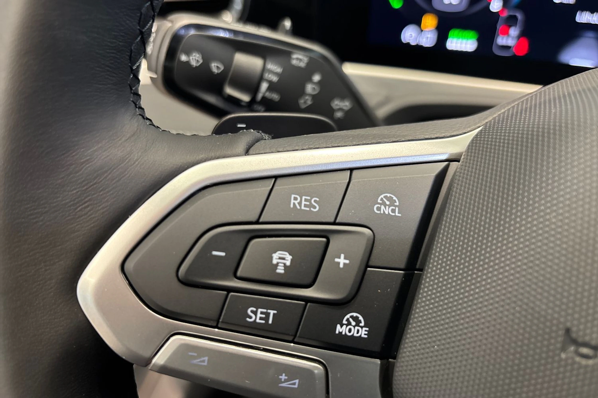 harmaa Volkswagen Passat 2026 kuva 21.