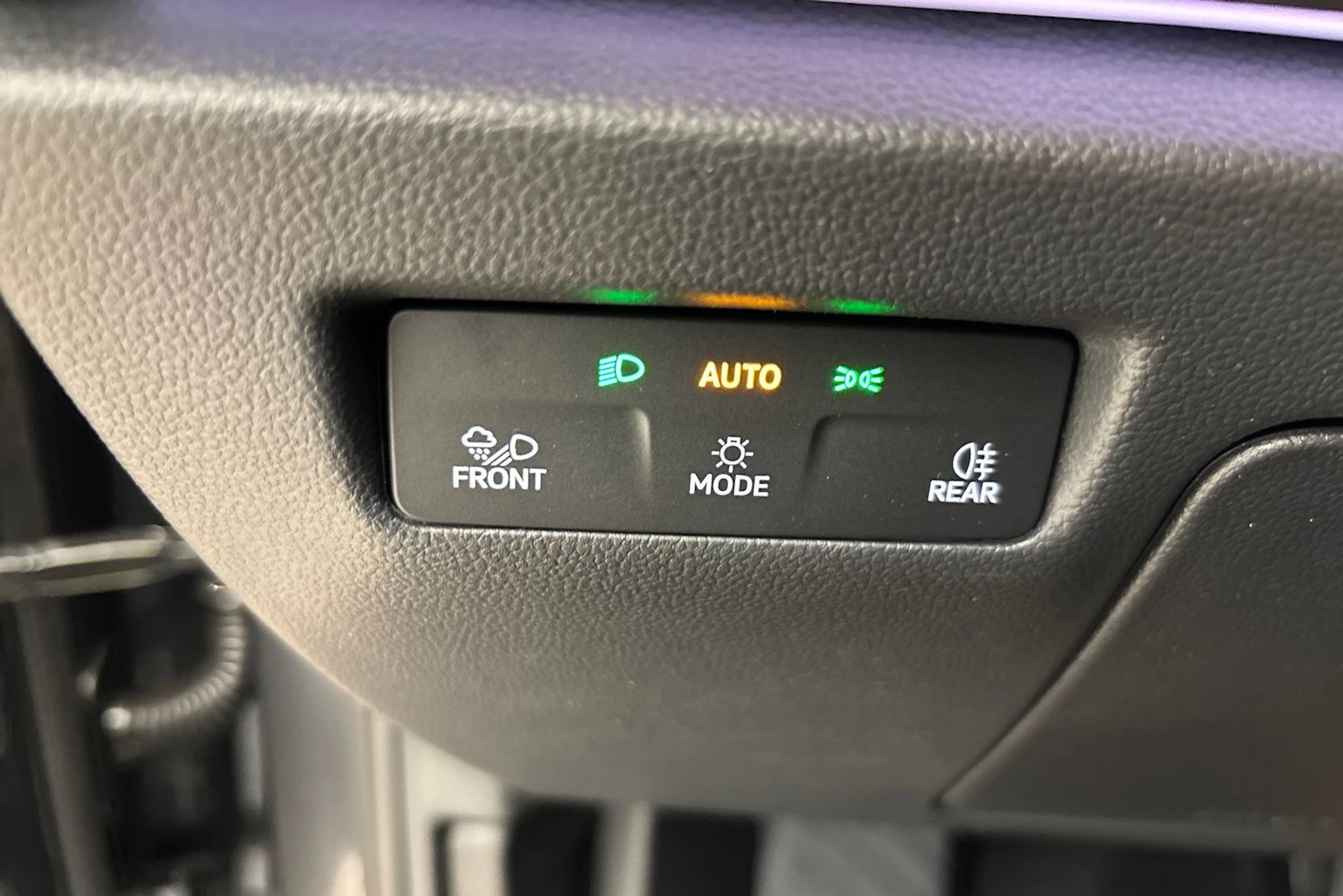 harmaa Volkswagen Passat 2026 kuva 32.