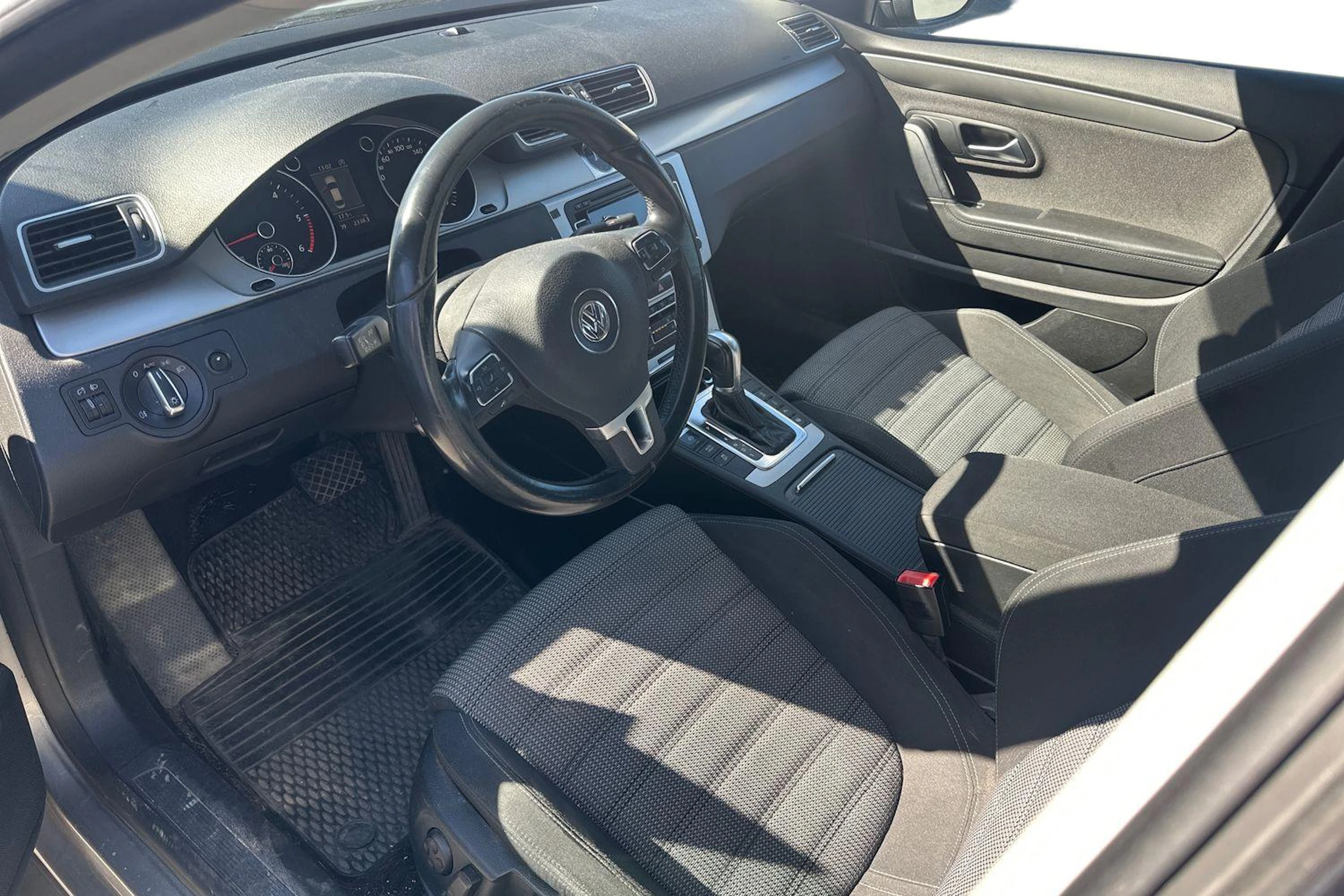 Ruskea (beige) Volkswagen PASSAT CC 2011 kuva 3.