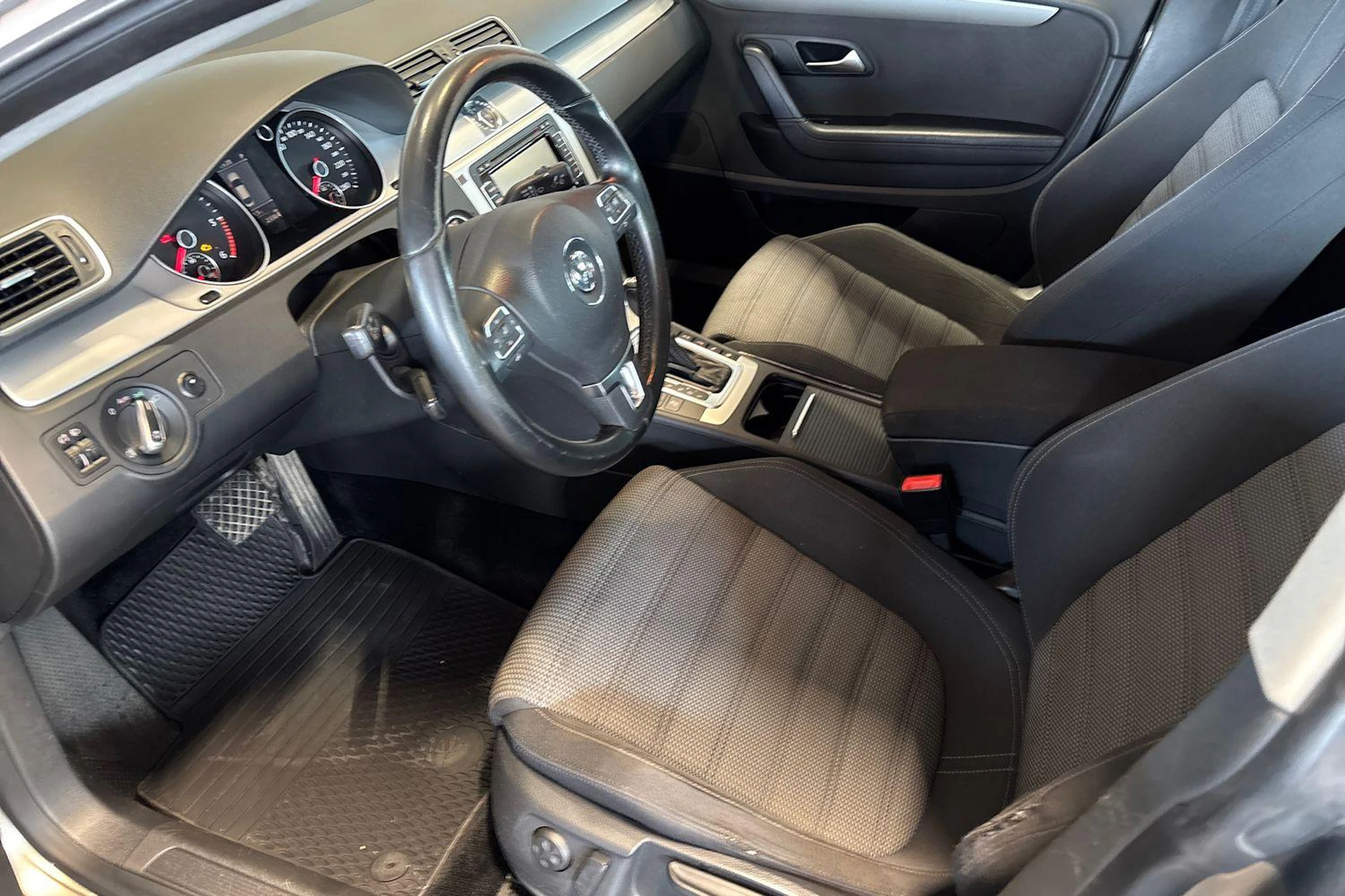 Ruskea (beige) Volkswagen PASSAT CC 2011 kuva 8.