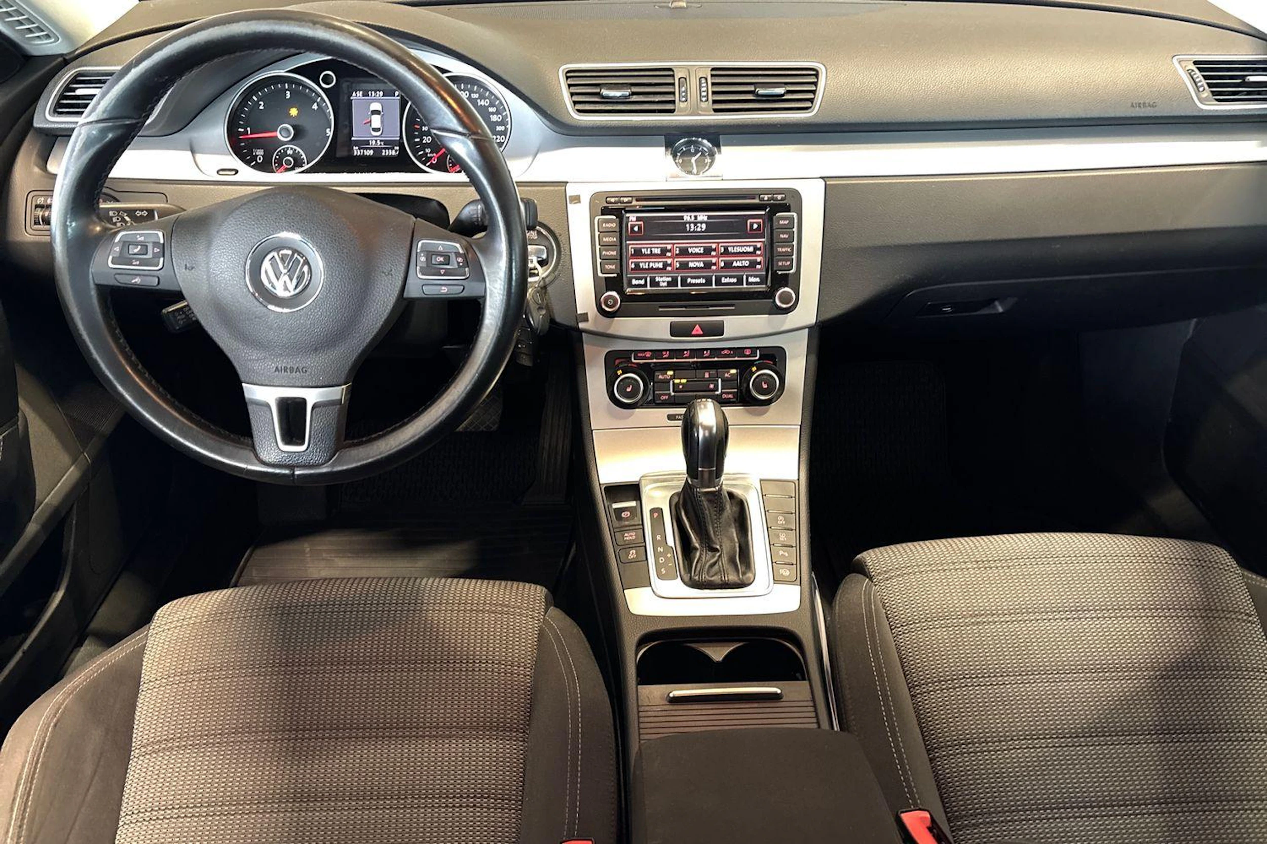 Ruskea (beige) Volkswagen PASSAT CC 2011 kuva 9.