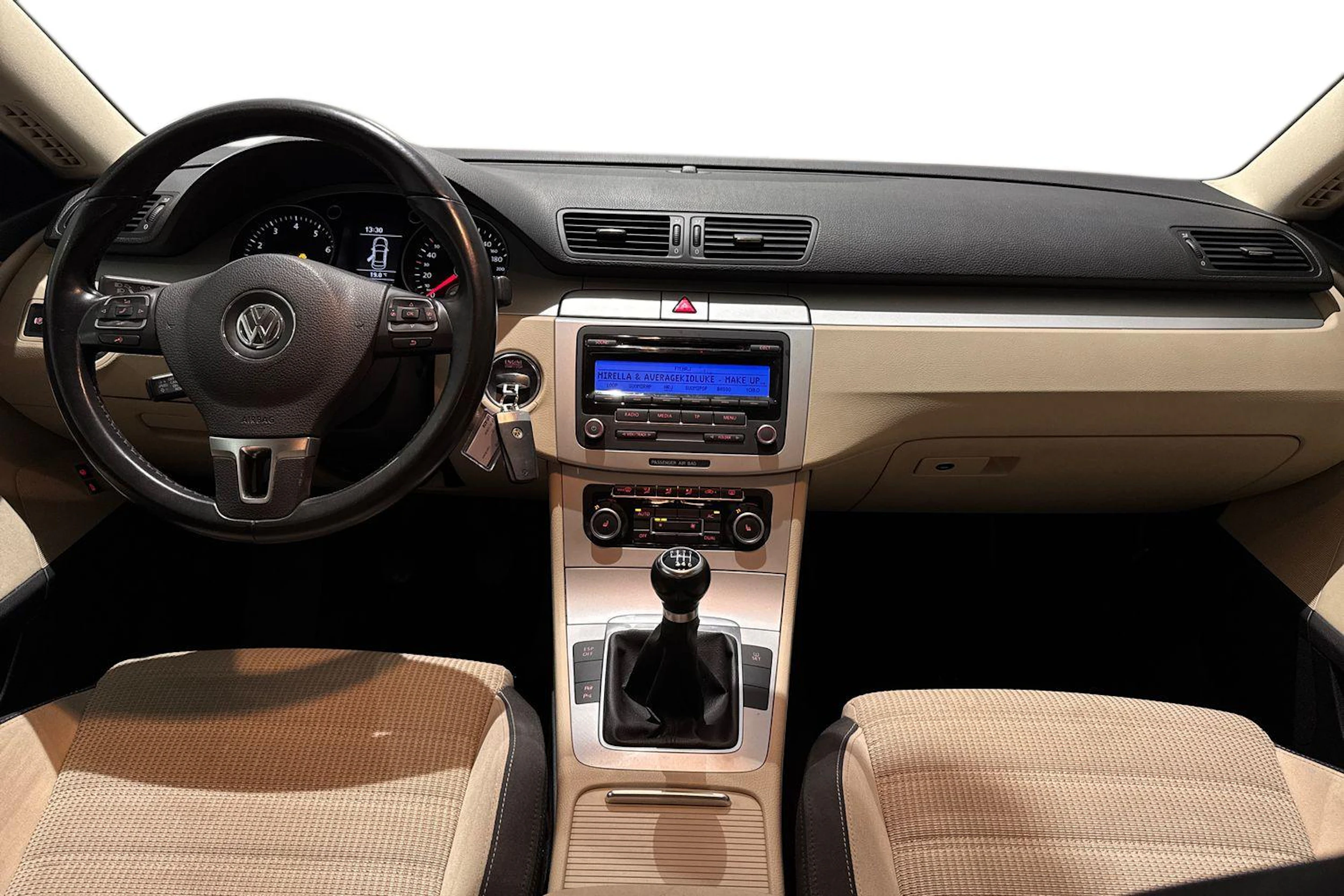 ruskea (beige) Volkswagen Passat CC 2011 kuva 9.
