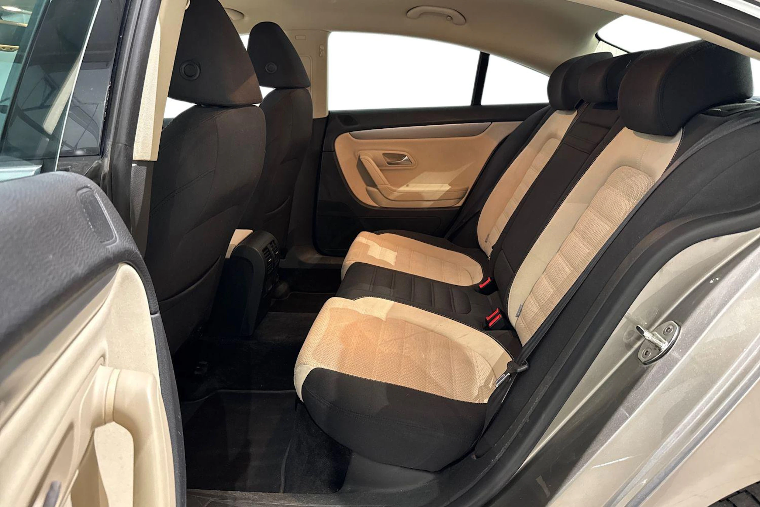 ruskea (beige) Volkswagen Passat CC 2011 kuva 11.