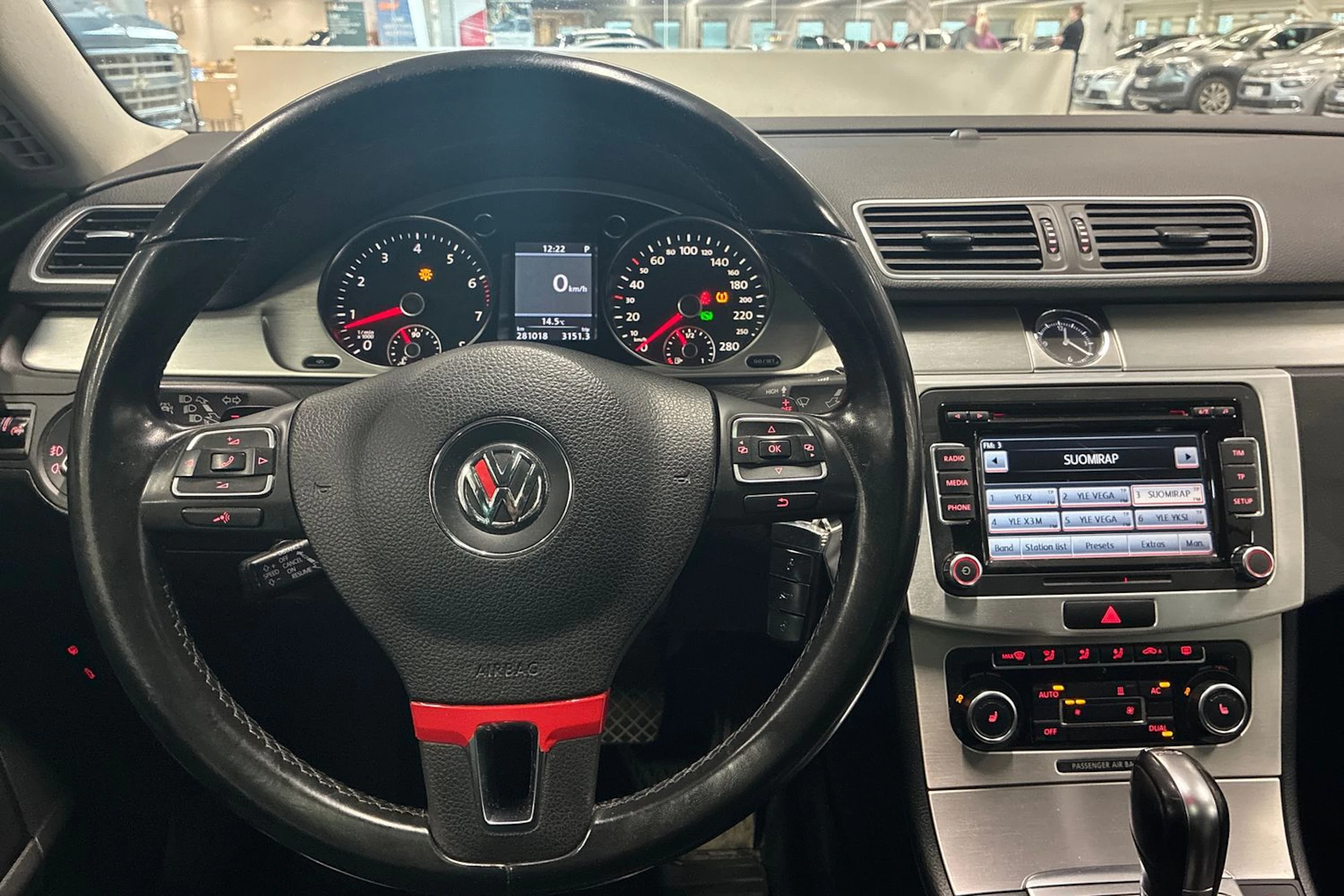 musta Volkswagen Passat CC 2011 kuva 11.