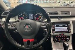 musta Volkswagen Passat CC 2011 kuva 11.