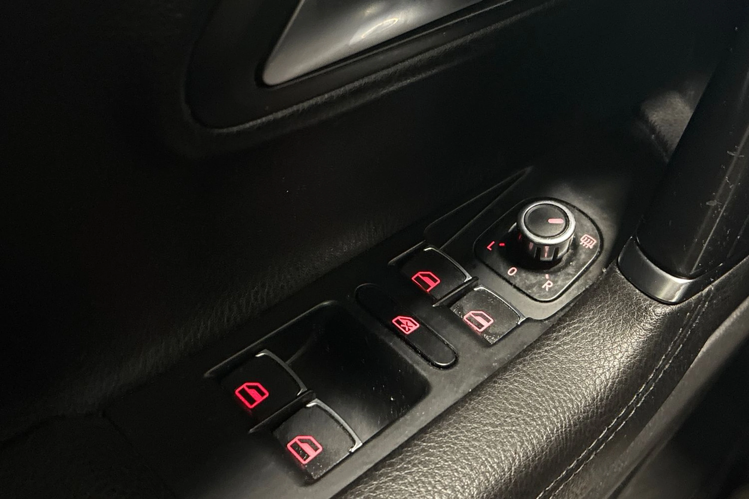 musta Volkswagen Passat CC 2011 kuva 16.