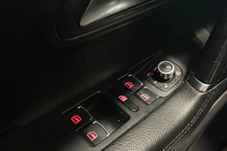 musta Volkswagen Passat CC 2011 kuva 16.