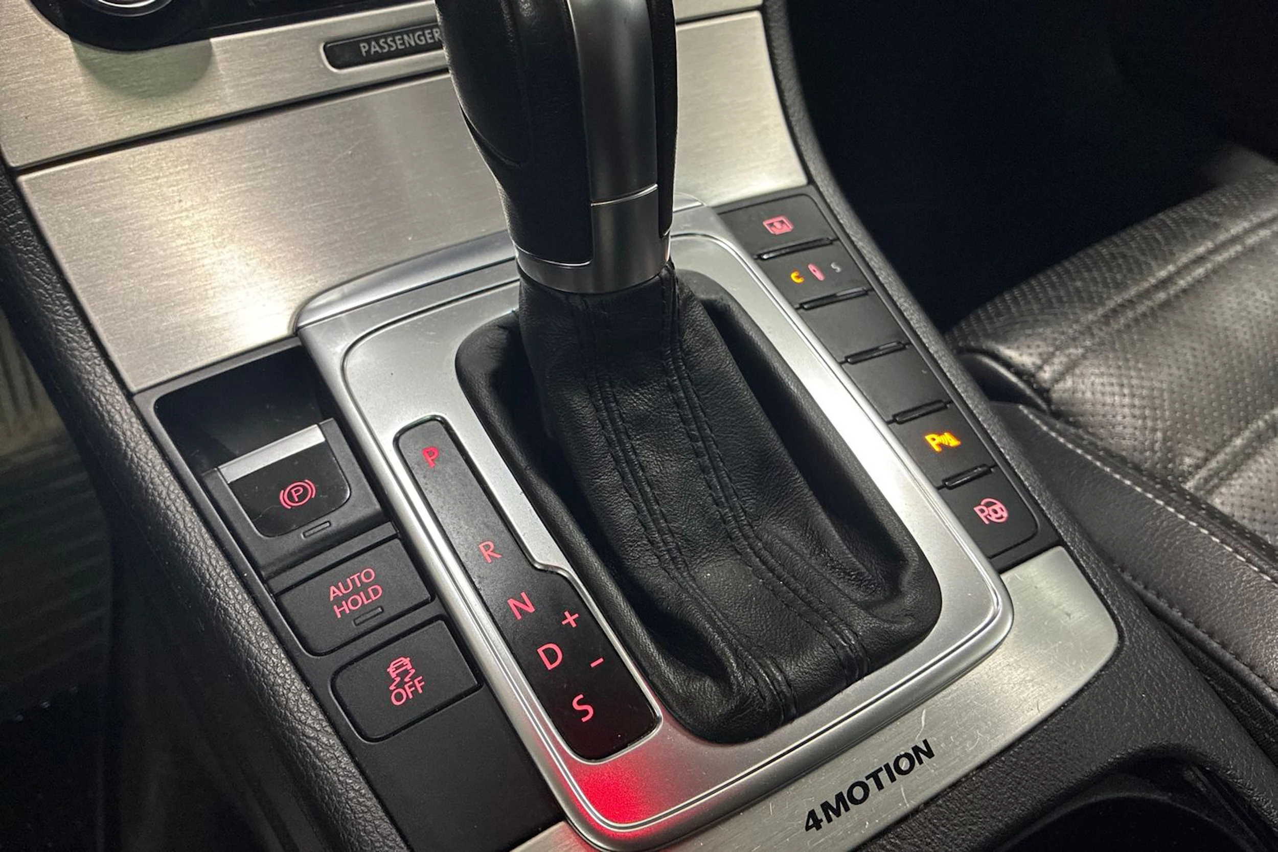 musta Volkswagen Passat CC 2011 kuva 17.