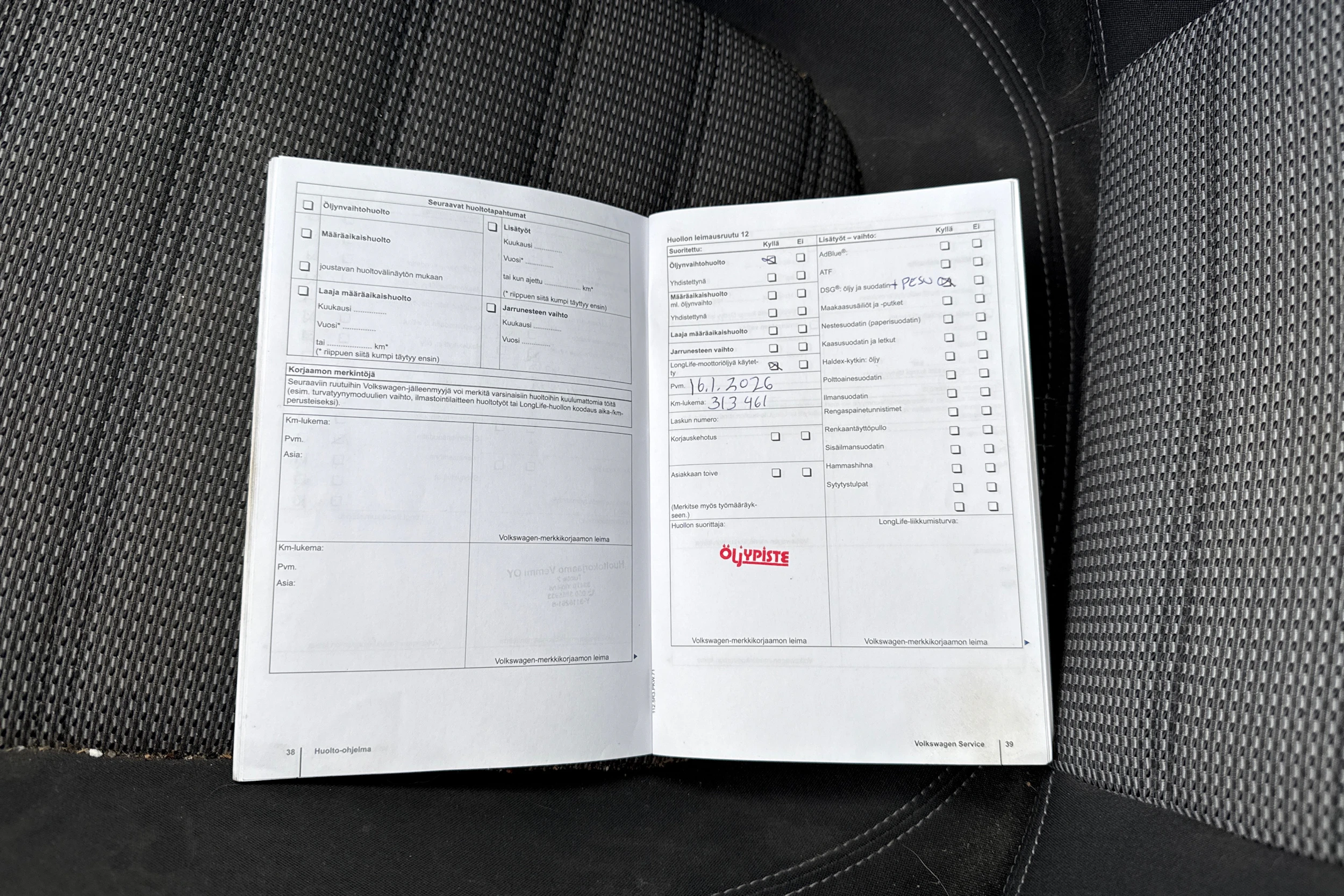 Musta Volkswagen PASSAT CC 2011 kuva 20.