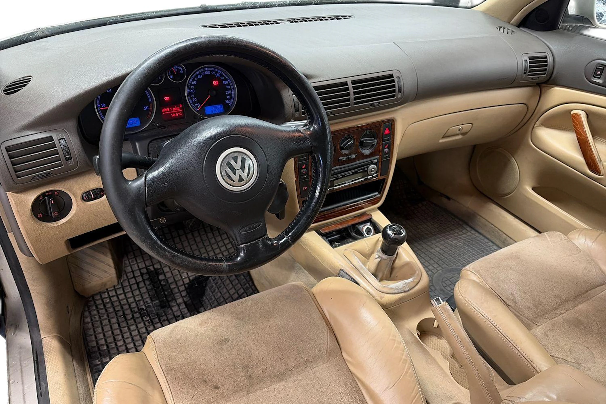 Ruskea (beige) Volkswagen Passat 2005 kuva 6.