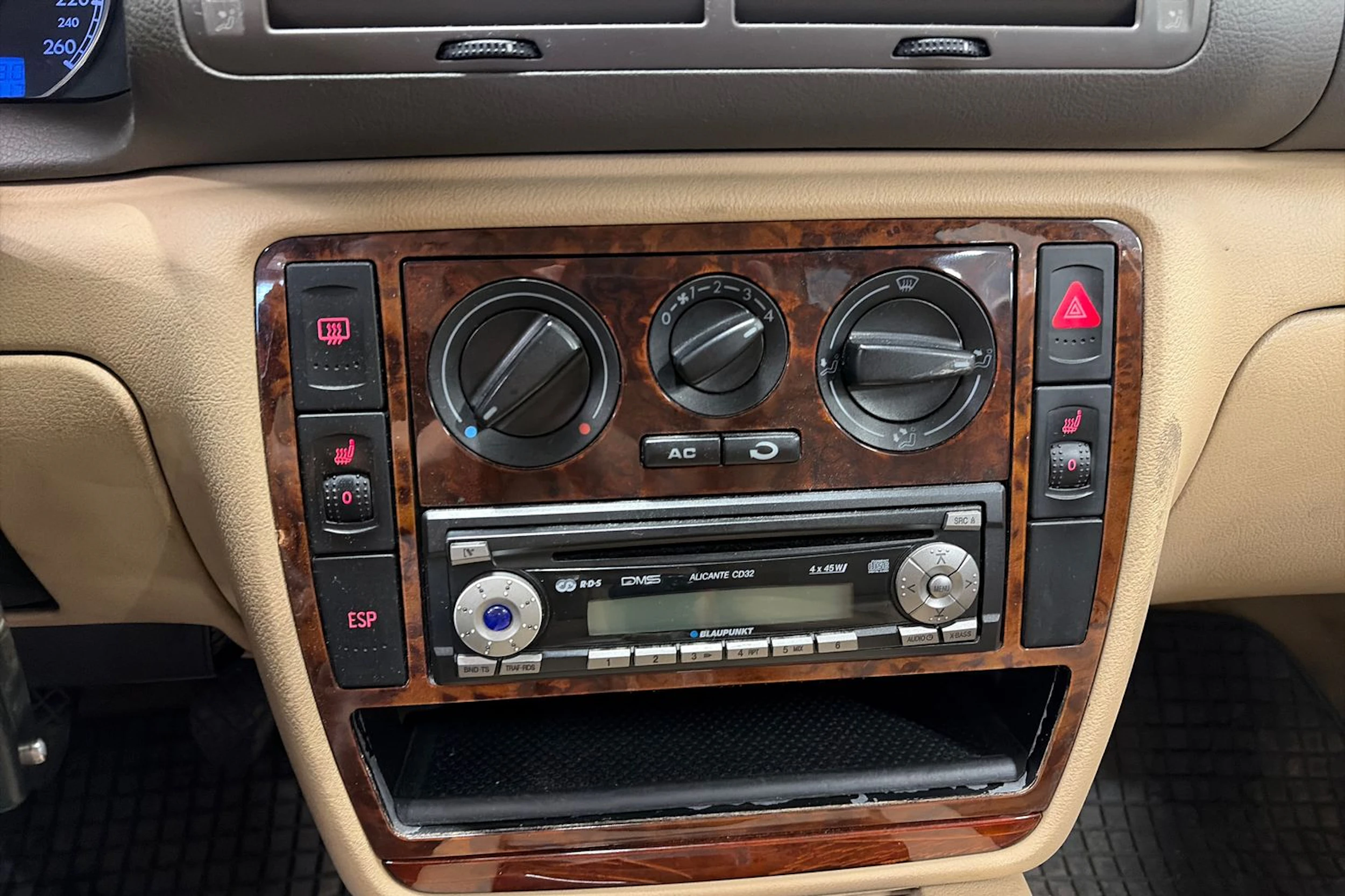 Ruskea (beige) Volkswagen Passat 2005 kuva 14.