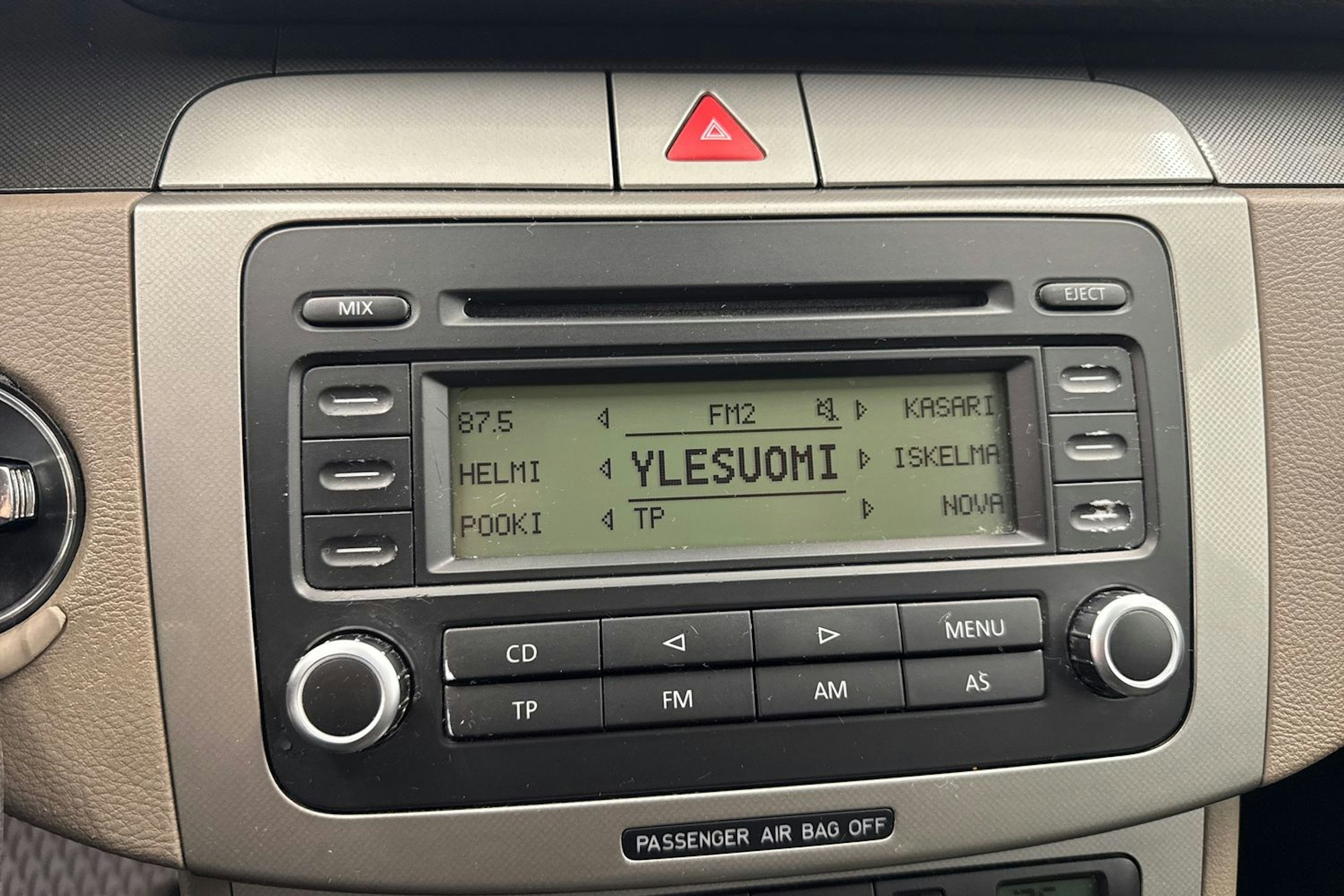 Ruskea (beige) Volkswagen Passat 2006 kuva 13.