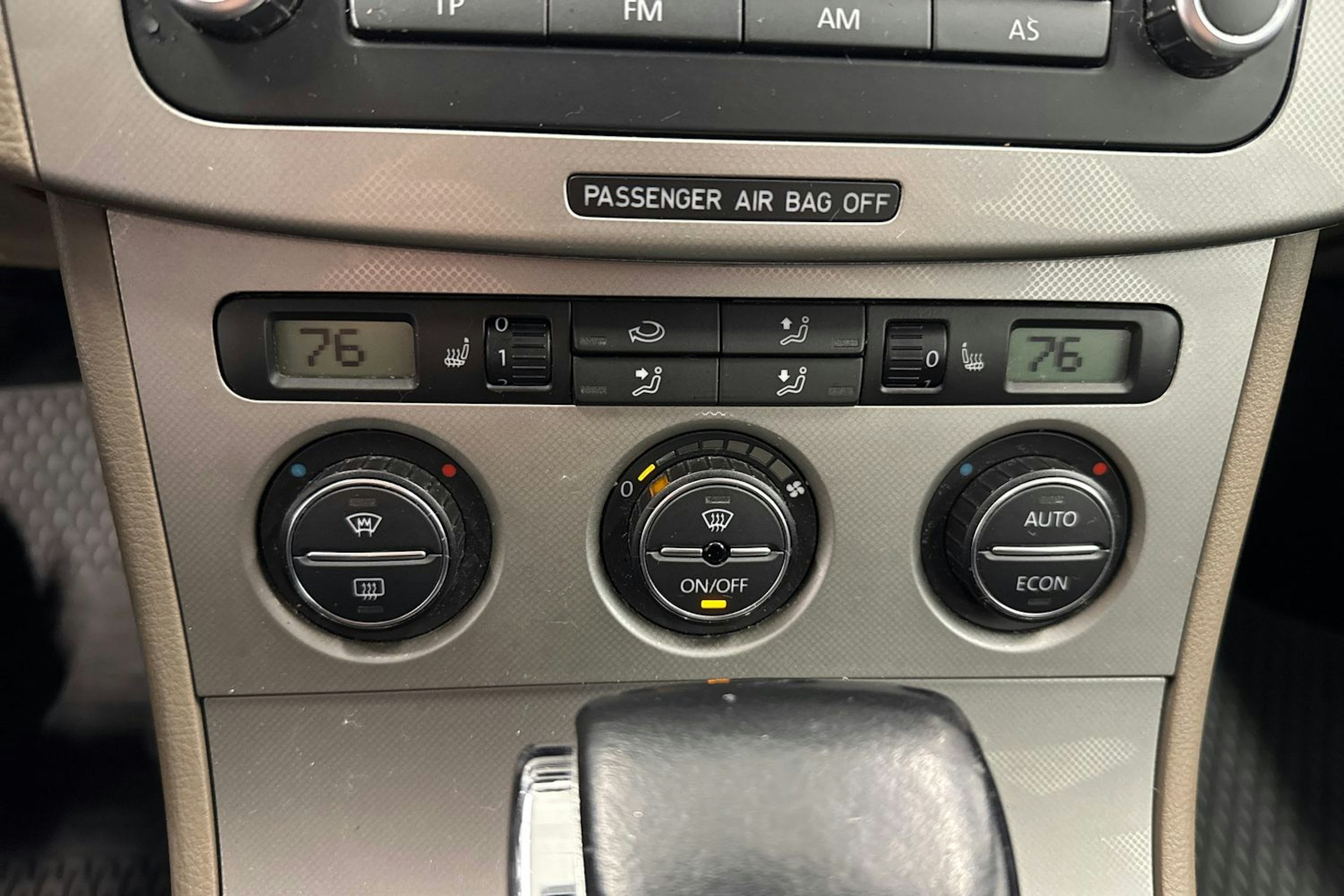 Ruskea (beige) Volkswagen Passat 2006 kuva 14.