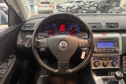 sininen Volkswagen Passat 2006 kuva 11.