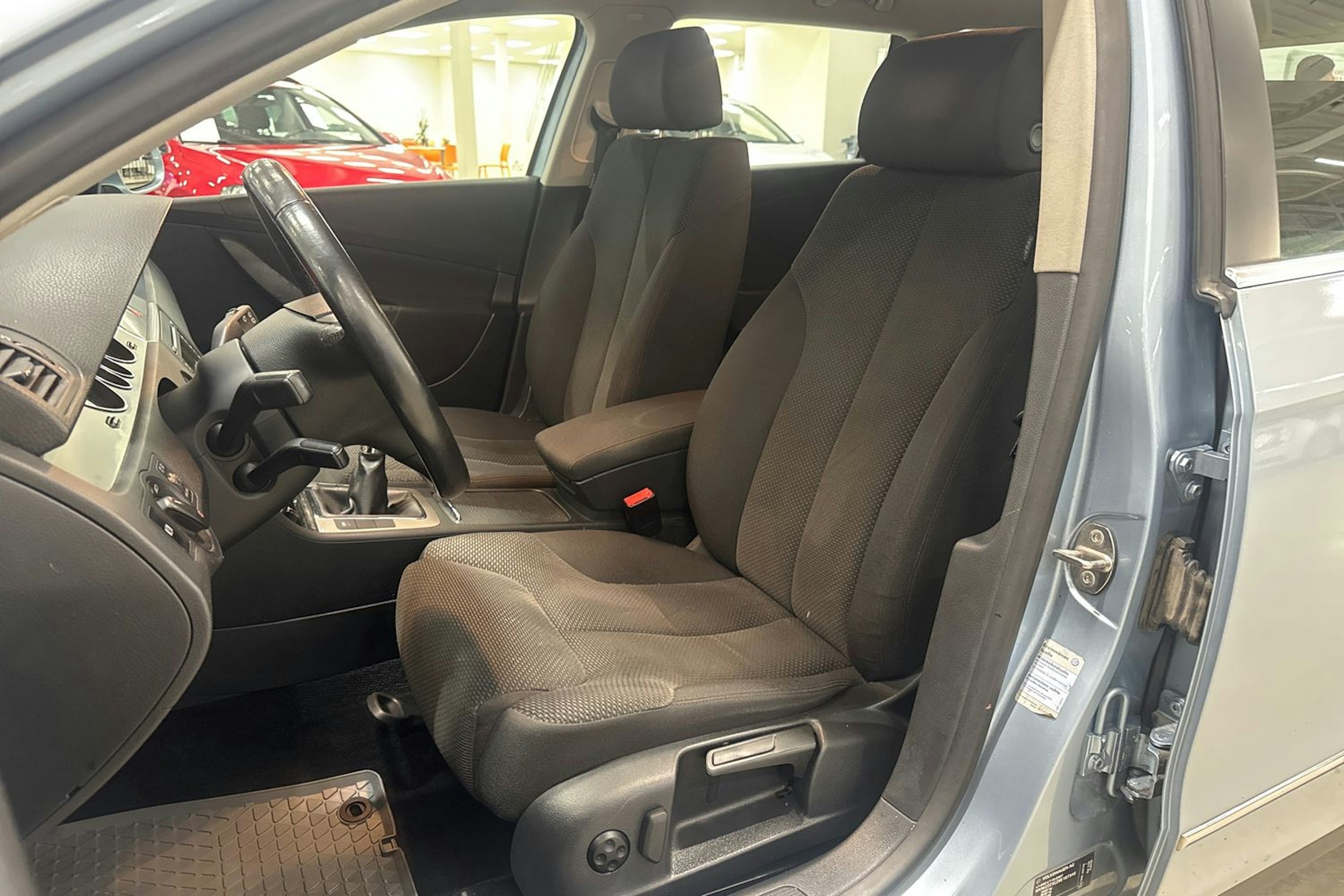 sininen Volkswagen Passat 2006 kuva 18.