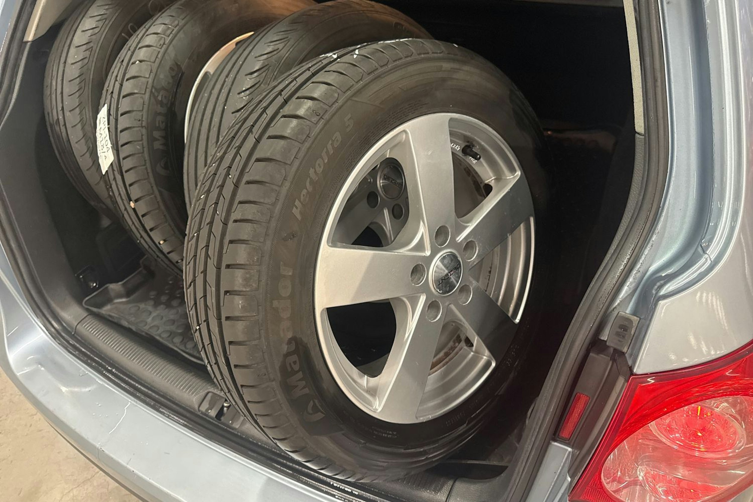 sininen Volkswagen Passat 2006 kuva 20.