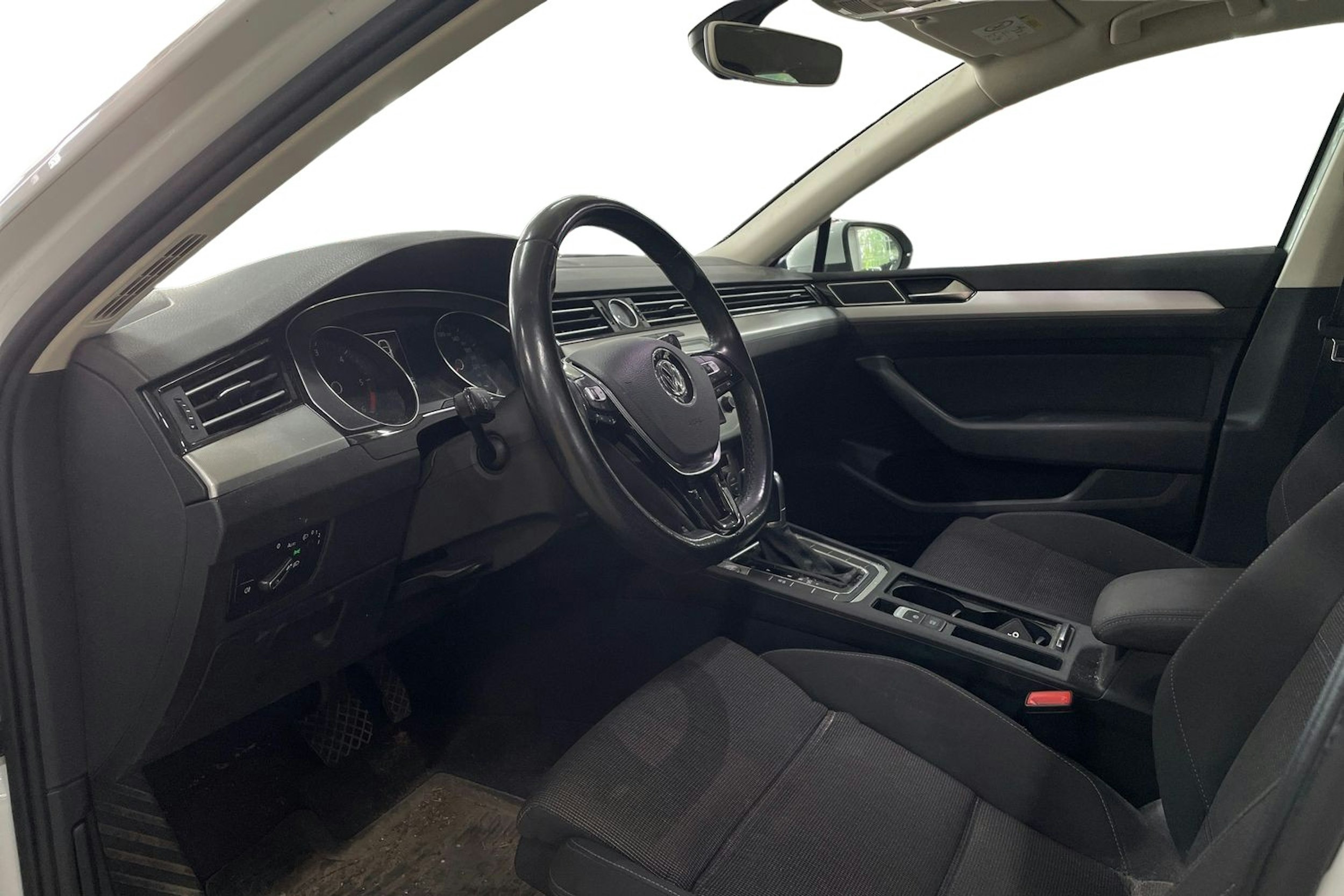 Valkoinen Volkswagen Passat 2016 kuva 3.