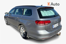 Sininen Volkswagen Passat 2018 kuva 2.