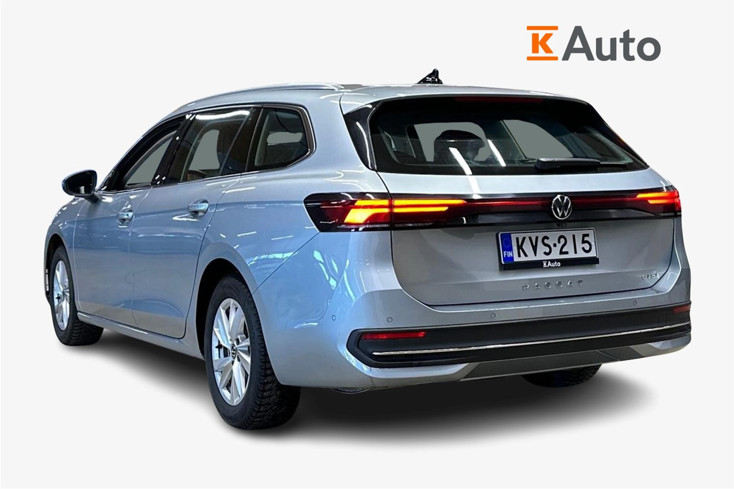 Harmaa Volkswagen Passat 2024 kuva 3.