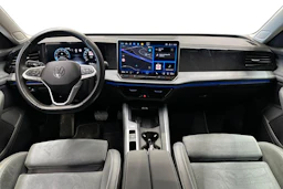 Harmaa Volkswagen Passat 2024 kuva 9.