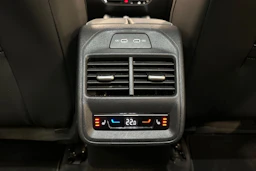 Harmaa Volkswagen Passat 2024 kuva 16.