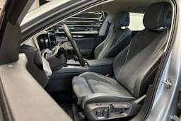 Harmaa Volkswagen Passat 2024 kuva 17.