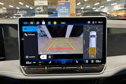 Harmaa Volkswagen Passat 2024 kuva 20.