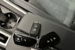 Harmaa Volkswagen Passat 2024 kuva 26.