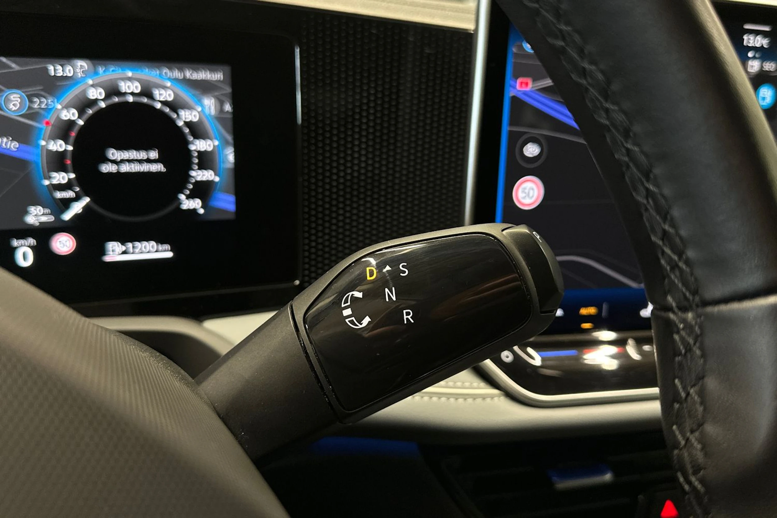 Harmaa Volkswagen Passat 2024 kuva 29.