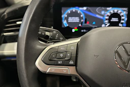 Harmaa Volkswagen Passat 2024 kuva 30.