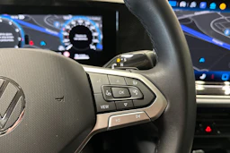 Harmaa Volkswagen Passat 2024 kuva 31.