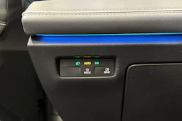 Harmaa Volkswagen Passat 2024 kuva 32.