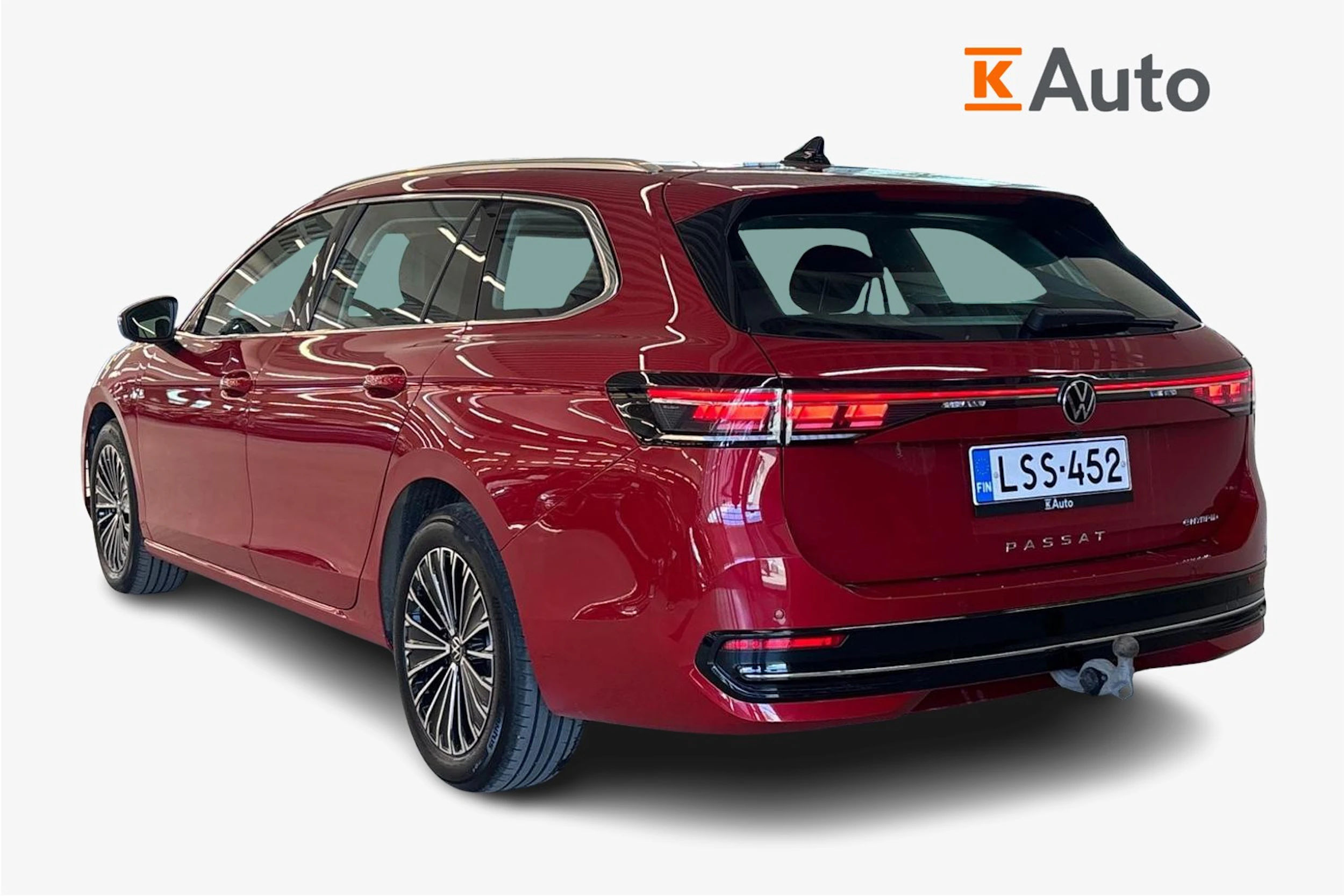 punainen Volkswagen Passat 2024 kuva 3.