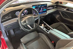 punainen Volkswagen Passat 2024 kuva 8.