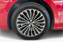 punainen Volkswagen Passat 2024 kuva 12.