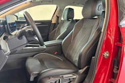 punainen Volkswagen Passat 2024 kuva 15.