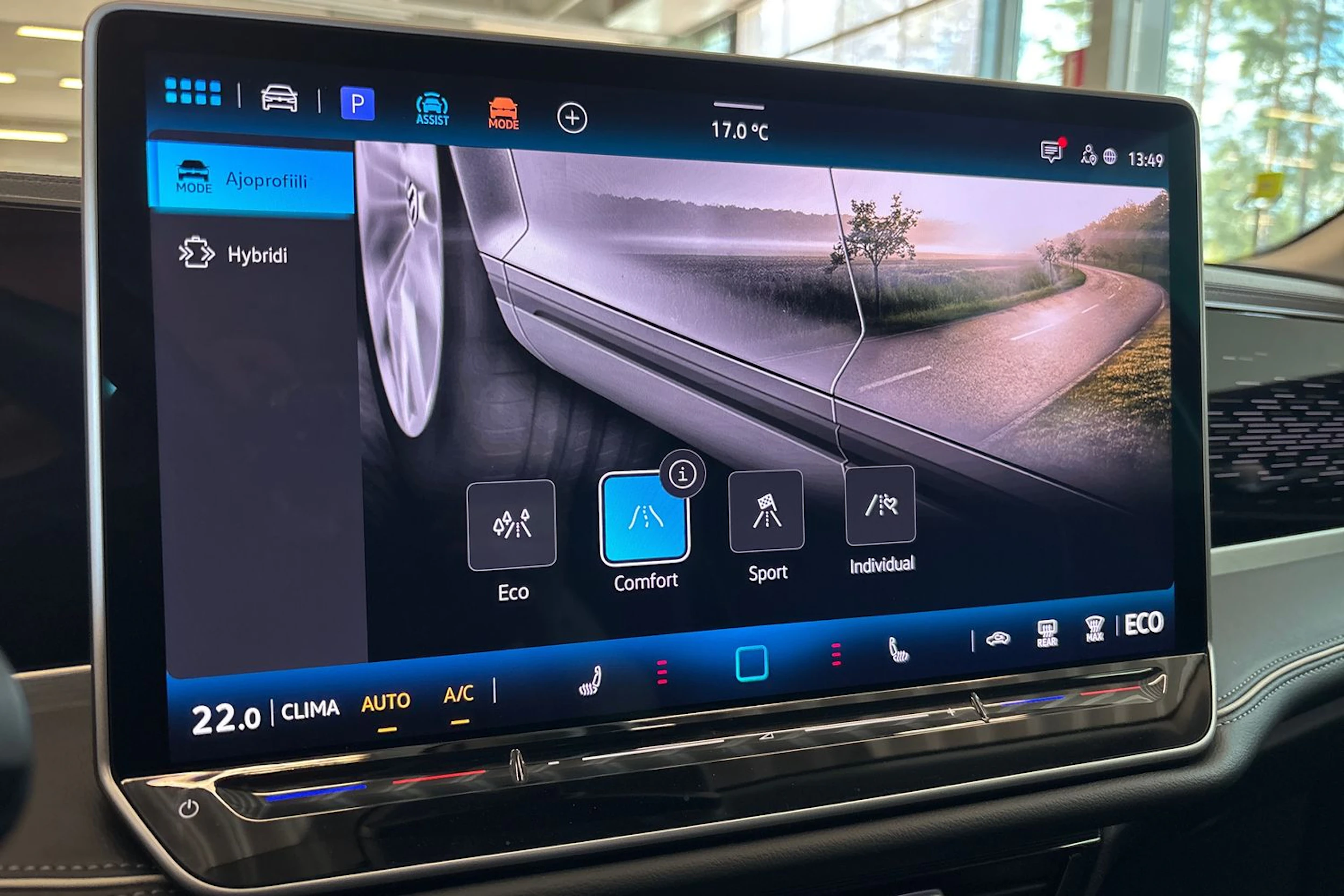 punainen Volkswagen Passat 2024 kuva 23.