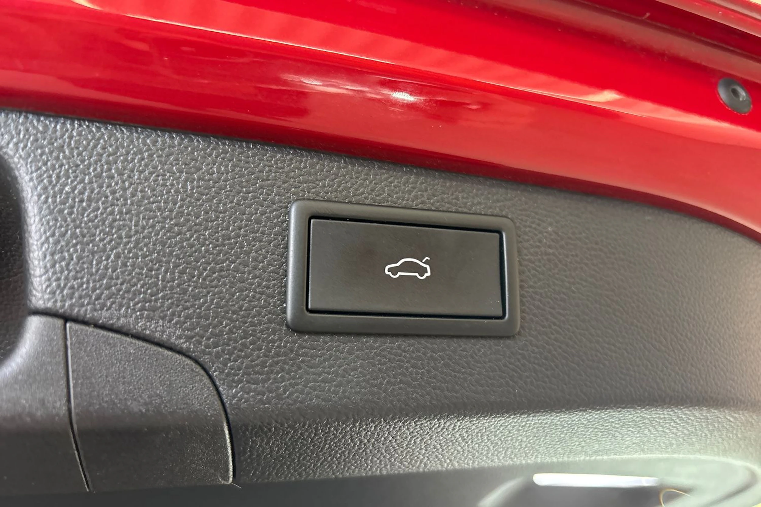 punainen Volkswagen Passat 2024 kuva 26.