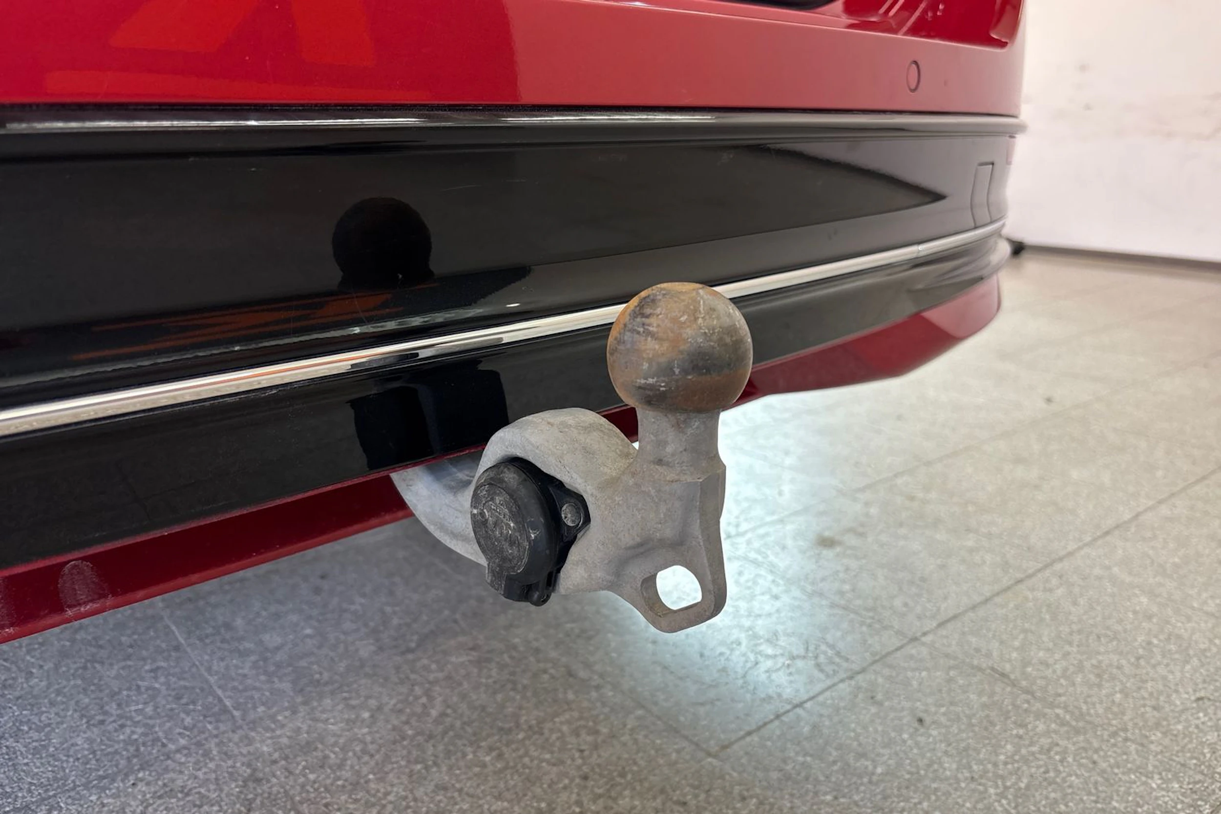 punainen Volkswagen Passat 2024 kuva 27.