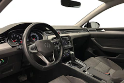 musta Volkswagen Passat 2024 kuva 6.