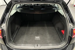 musta Volkswagen Passat 2024 kuva 11.