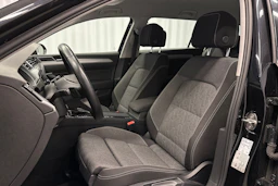 musta Volkswagen Passat 2024 kuva 13.