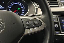 musta Volkswagen Passat 2024 kuva 16.